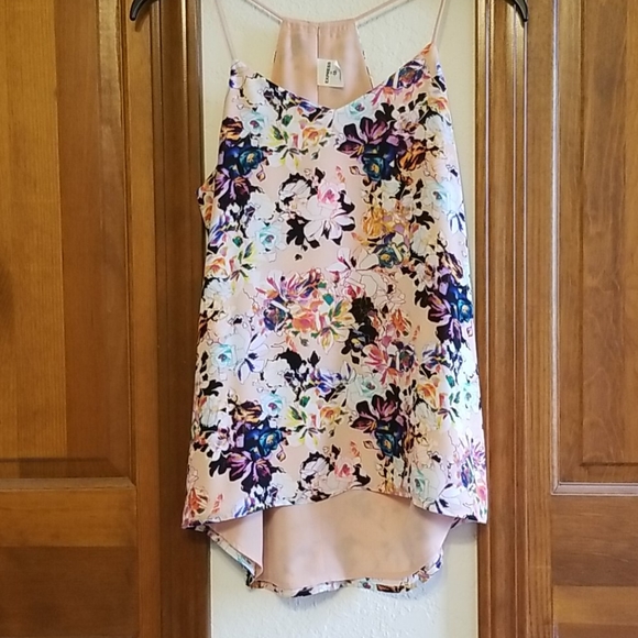 Express Tops - Light pink floral Express sleeveless top